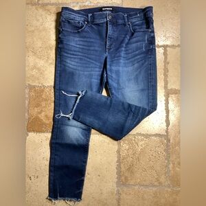 Express mid-rise ankle legging -SZ 12/S/12C
Waist 17”
Inseam 23”